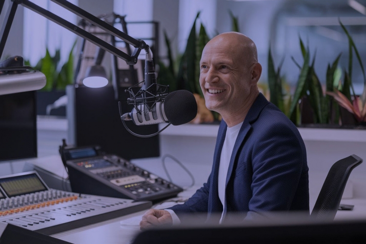 Cómo Seleccionar el Talento Adecuado para su Estación de Radio